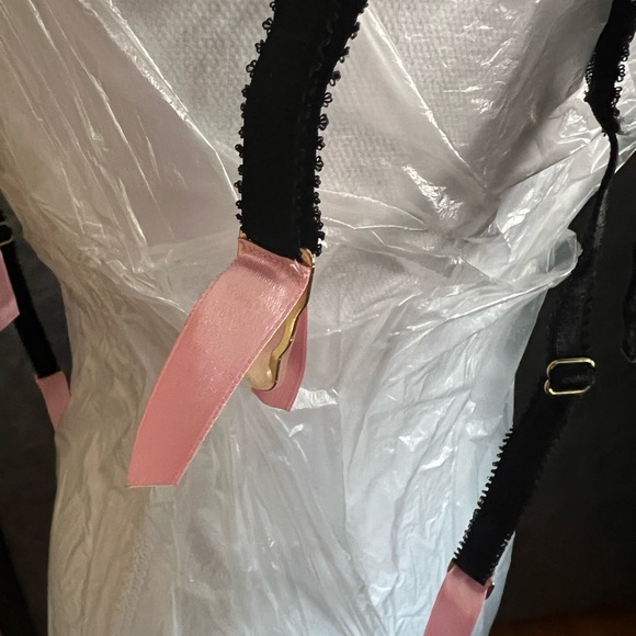 Agent Provocateur Black and Pink Lace Garter Belt - Picture 6 of 8